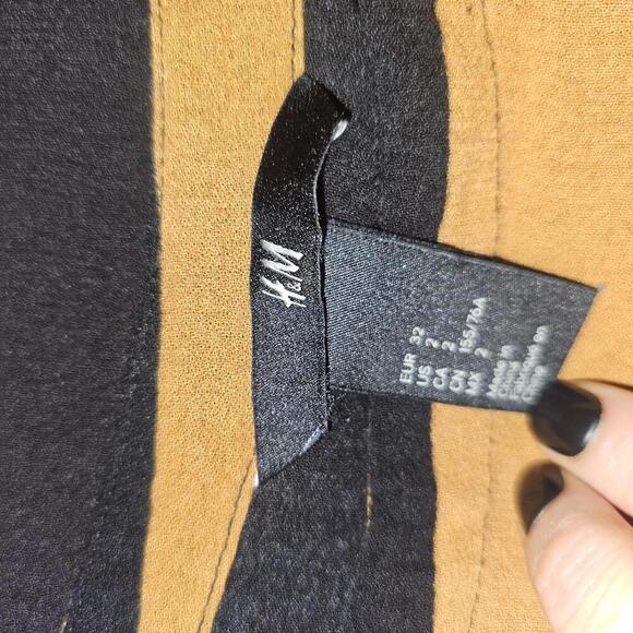H&M Women's Black and Mustard Striped Short Sleeve Top - Picture 3 of 4